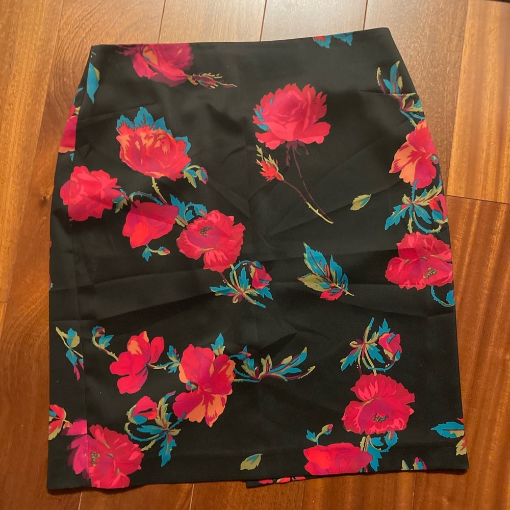 Express knee length black floral skirt